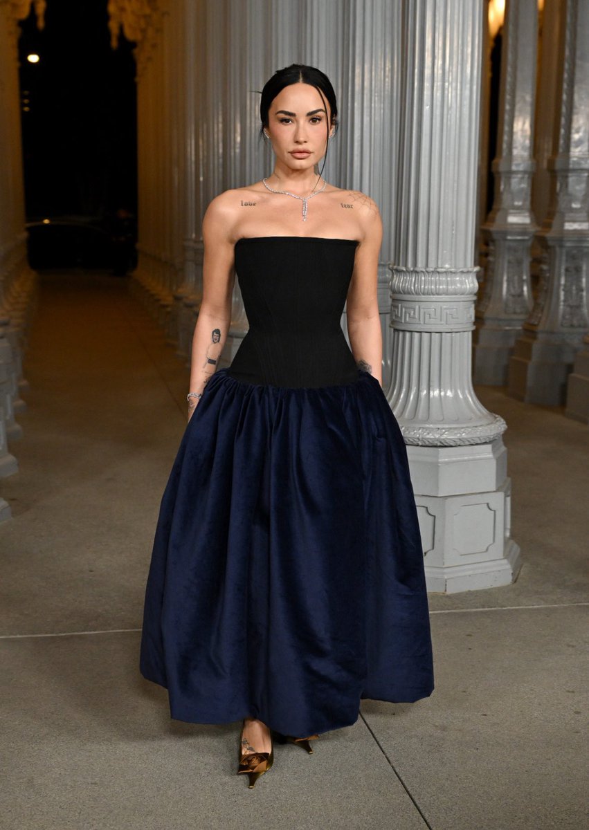 poptime's tweet image. Demi Lovato para o evento beneficente de moda LACMA Art+Film Gala ✨