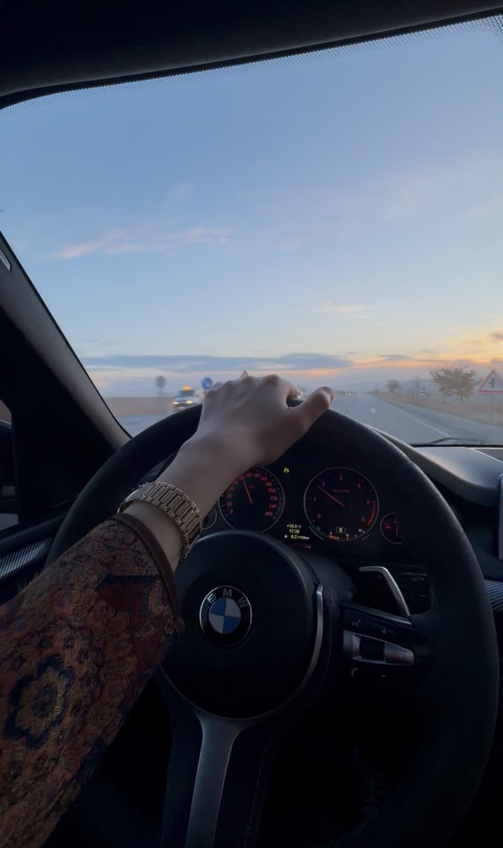 barbiegirlrumy's tweet image. mercedes istedikce benim payima dusen araba😭