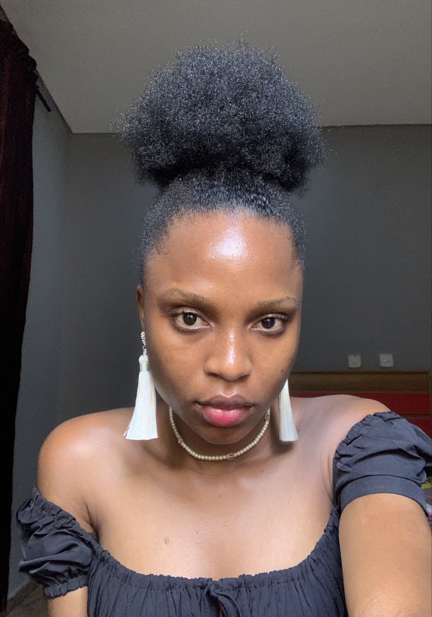 Nemiswurld's tweet photo. Natural hair and natural skin 🥛
#BeautyInBlack #model #natural https://t.co/vxLVHnTngs