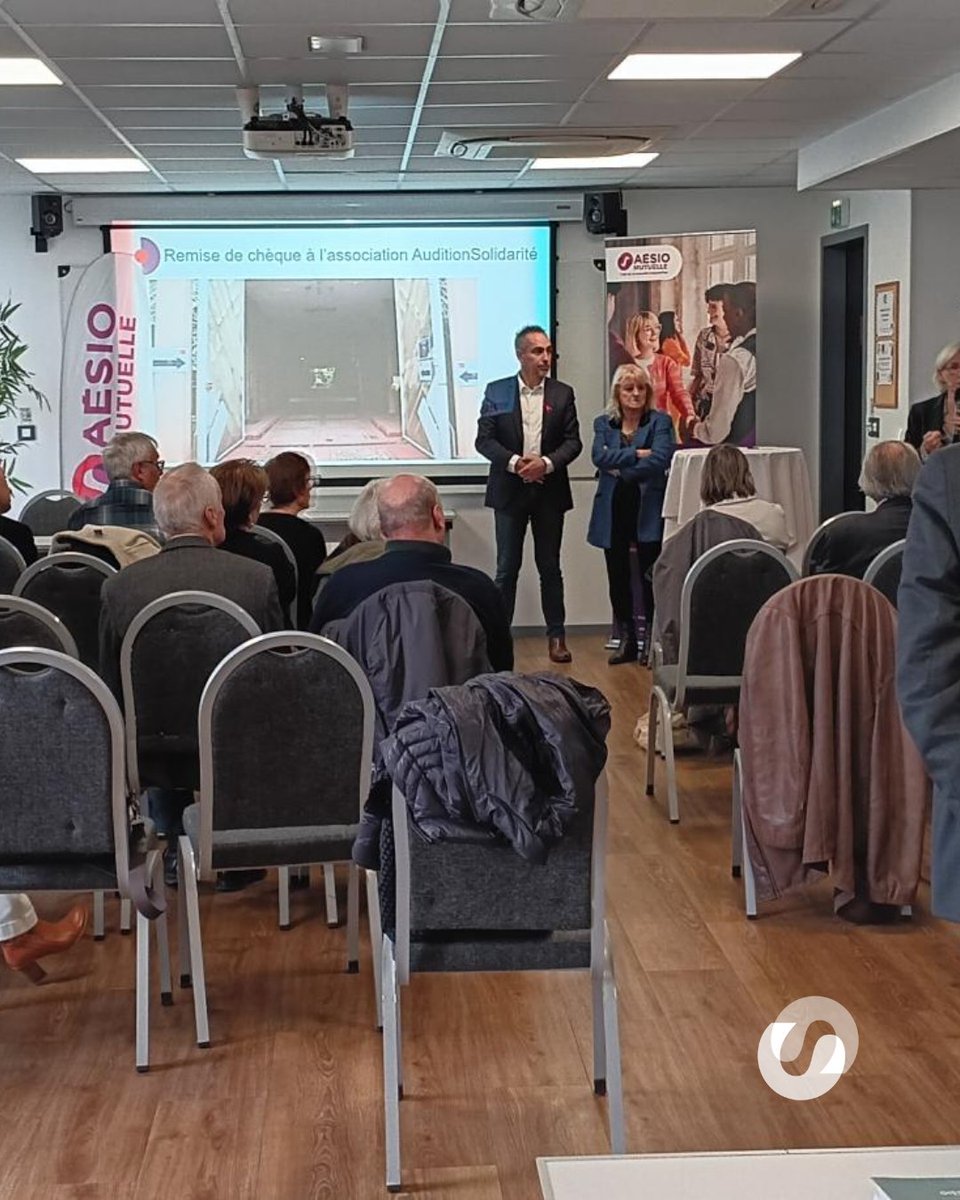 AesioMutuelle's tweet image. AÉSIO mutuelle a remis un chèque à @AudiSolOrg pour soutenir leur action contre l’isolement des personnes sourdes et malentendantes en situation de précarité. Grâce au recyclage #solidaire, des appareils auditifs retrouvent une vie… et offrent une chance d’entendre.💚
#Inclusion