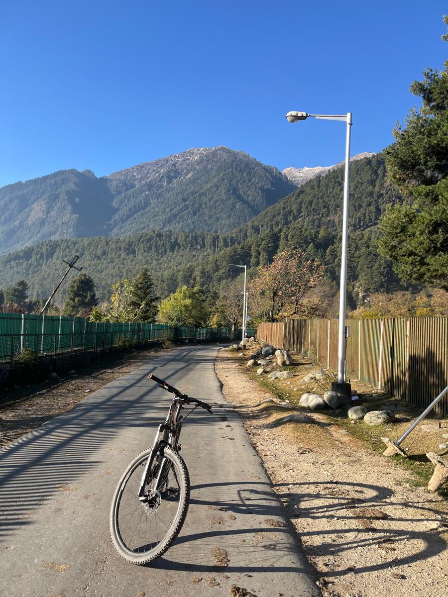 mfaisalpatel's tweet image. Had a blissful morning cycling session in Srinagar — peace, beauty, and calm all around.

#jammukashmir #srinagar @diprjk