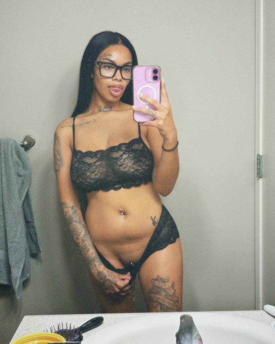 its_ann01's tweet photo. Just enough to keep you curious 🤫 https://t.co/4MXB0J1odv