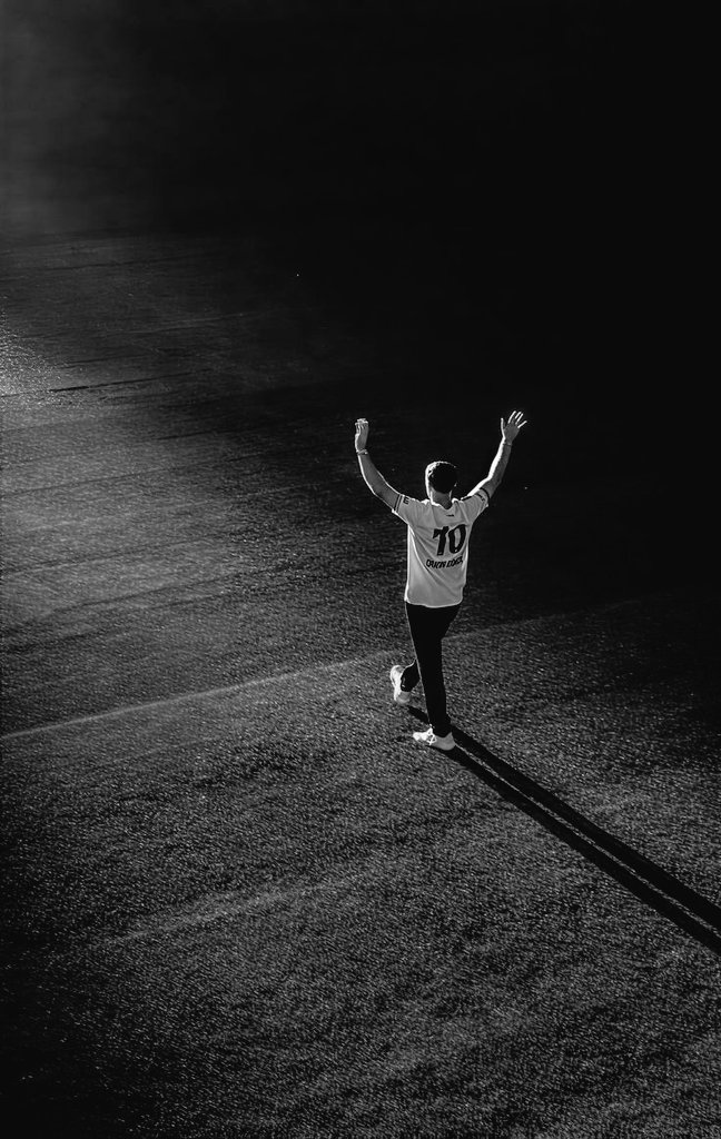 kdformatasarim's tweet image. Bu kulüp sana bonservis rekorunu kırarak;
30 milyon Euro ödedi.
10 Numarayı geldiğin zaman takımda olan oyuncudan aldı sana verdi.
Kaptanlığı Mert&apos;ten aldı sana verdi.

Sen sezonun kırılma maçını sattın!
Madem Beşiktaşlısın o zaman bu hatana karşılık bu yıl ki maaşını bırakırsın.