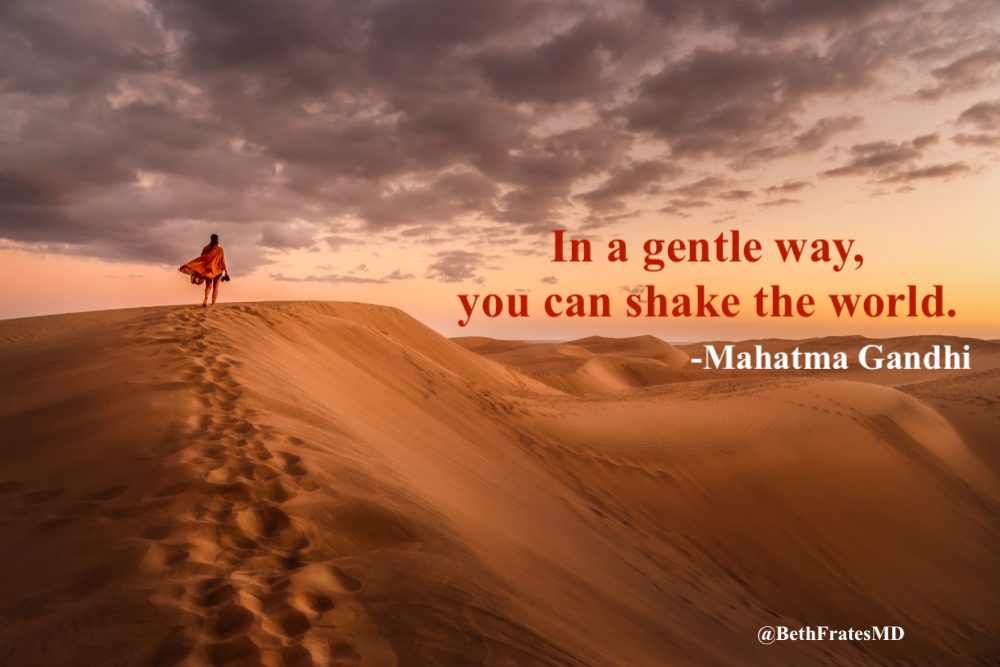 BethFratesMD's tweet image. Gentleness can be extraordinarily powerful.
Kindness can be transformational.
Forgiveness can set you free.

#Gentle #Kindness #Forgiveness #SundayMotivation #ThinkBigSundayWithMarsha #quote #SundayFunday