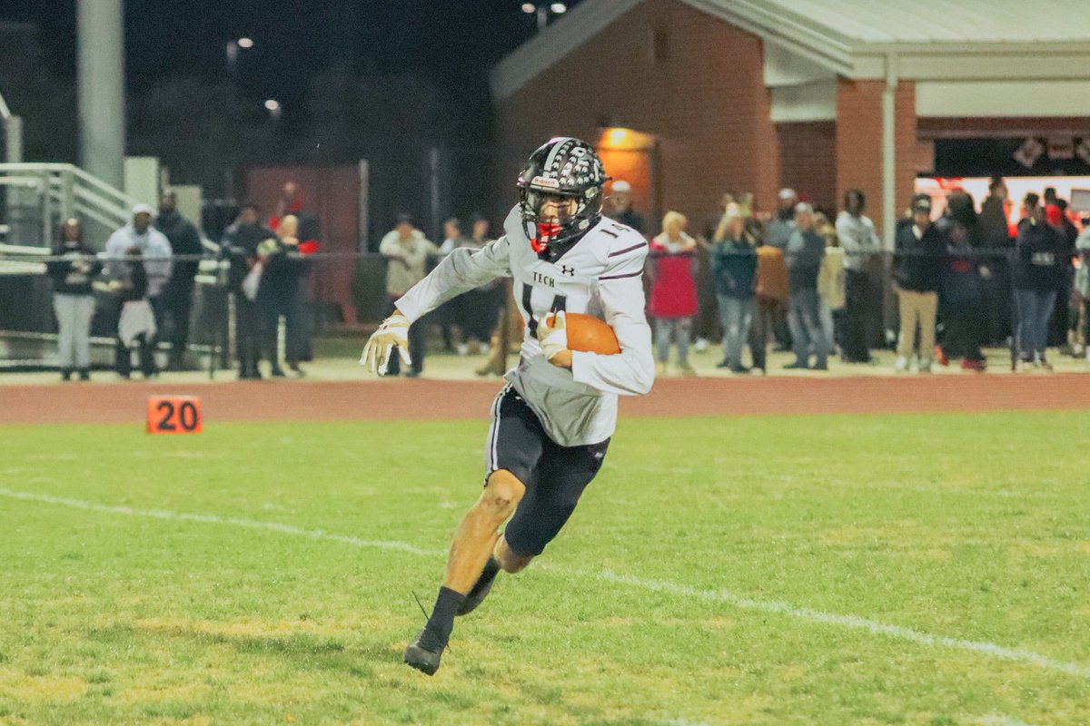 parkerwells09's tweet image. Week 9 vs Laurel
- 1 PBU
- 2 Punts
- 1 Tackle

Can’t believe it’s already my second to last high school game. Grateful for every moment, every practice, and every snap. #techpride #Recruitme #d2 #d3

hudl.com/v/2T7GyP