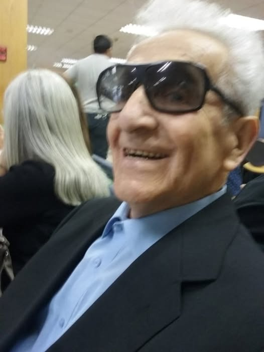 Don Juan Perez, suboficial de carabineros, conductor por años de la RP conocida como "La Juanita", siempre cordial. A muchos jóvenes, terminados los bailes les veía y los subía atrás de la RP para llevarlos a sus hogares (recuerdos de Chimbarongo) Solo en el campo sucede esto