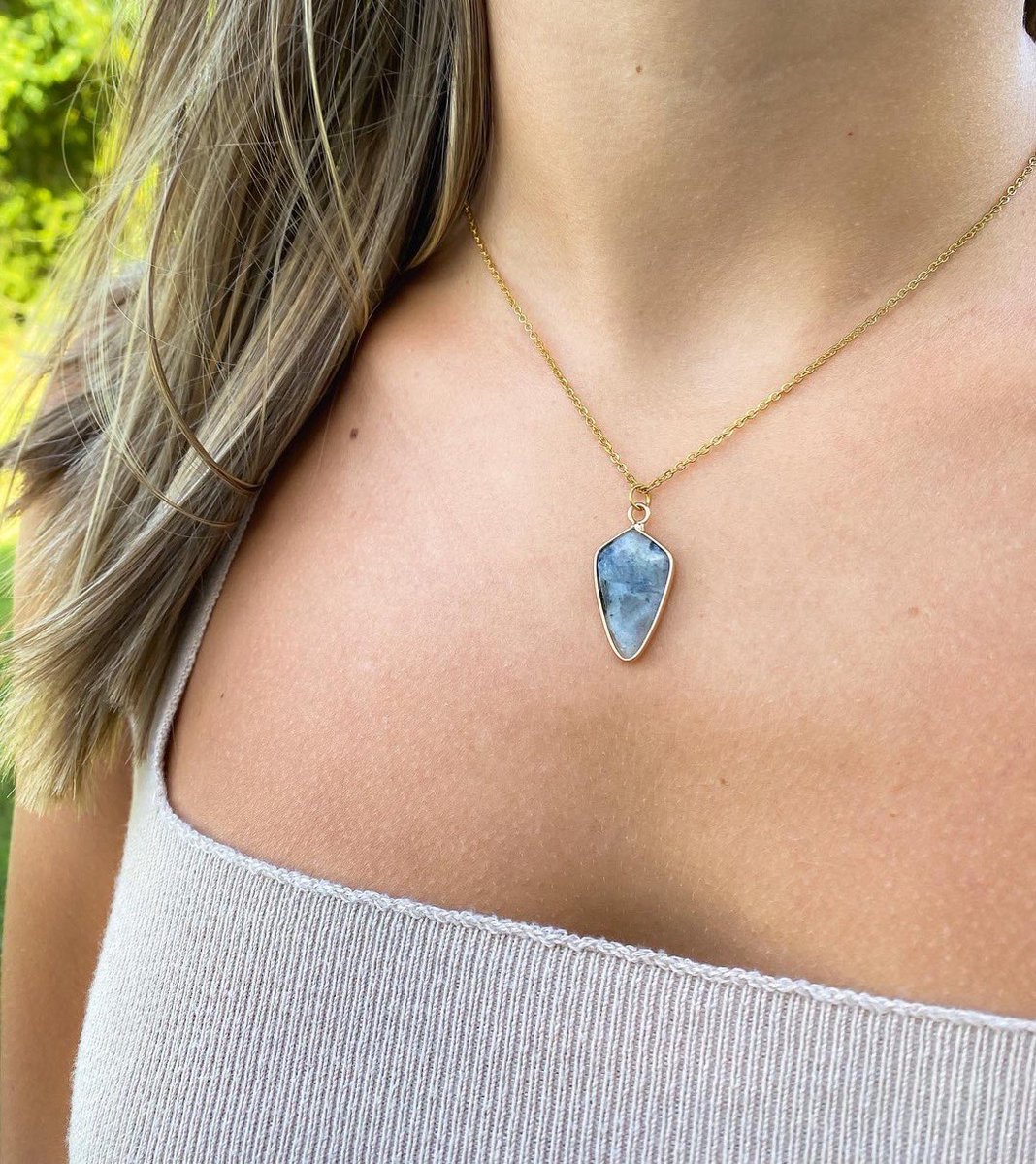 KinsleyArmelle's tweet image. $10 Ivy Haze Necklace is perfect for boho layering 💚 #kinsleyarmelle #necklaces #layeringnecklaces #bohoneckalces #bohojewelry
