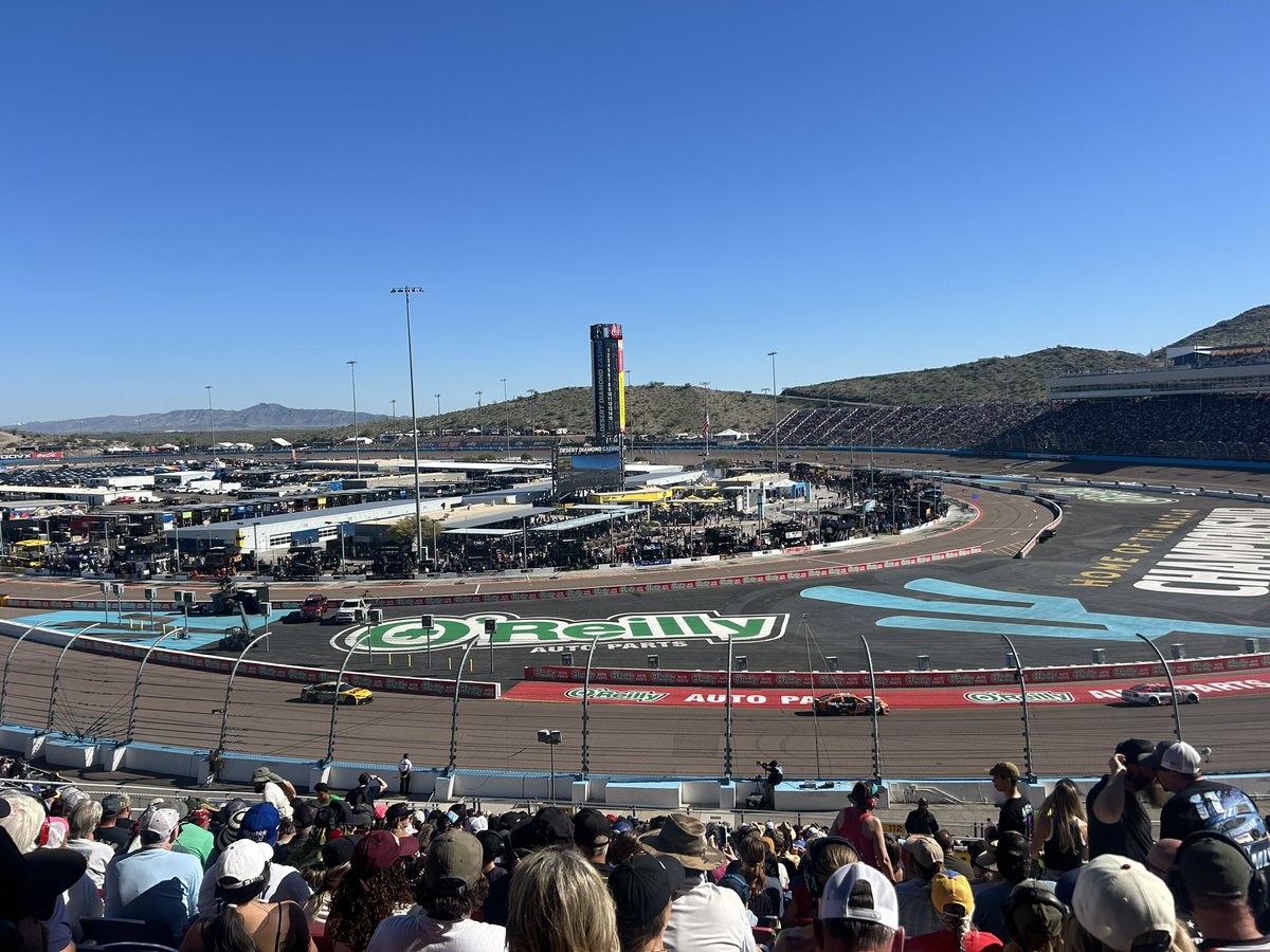 Picture perfect day at Phoenix Raceway for the NASCAR Championship 🏁