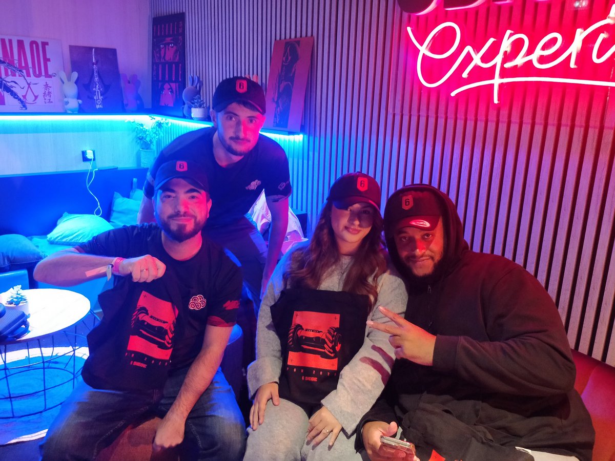 AFitiaaa's tweet image. Un moment que je n’oublierai jamais 🐋, encore un énorme merci à @Rainbow6FR et @UbisoftFR pour cette expérience incroyable à la #PGW2025 

Trop contente d’avoir pu vous rencontrer 🫰🏻
@EagleBzz @Stxrfyto @GameAnge @Nomeriis @Ant1R6S @Draaxi_