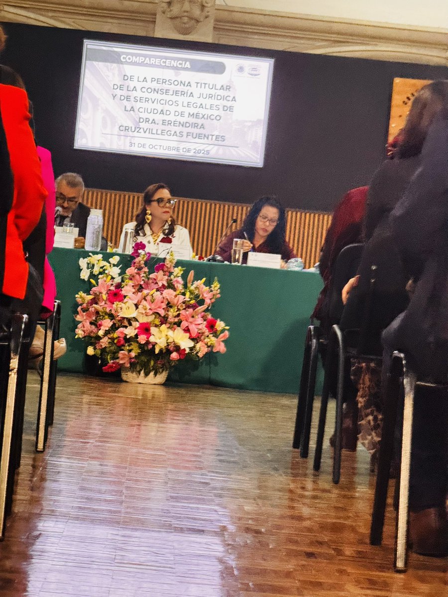 Nos complace haber acompañado a la Consejera Jurídica en su comparecencia y agradecemos su compromiso con la ciudadanía. Su dedicación y esfuerzo para abordar las necesidades y preocupaciones de la comunidad son fundamentales para fortalecer la confianza entre las autoridades y