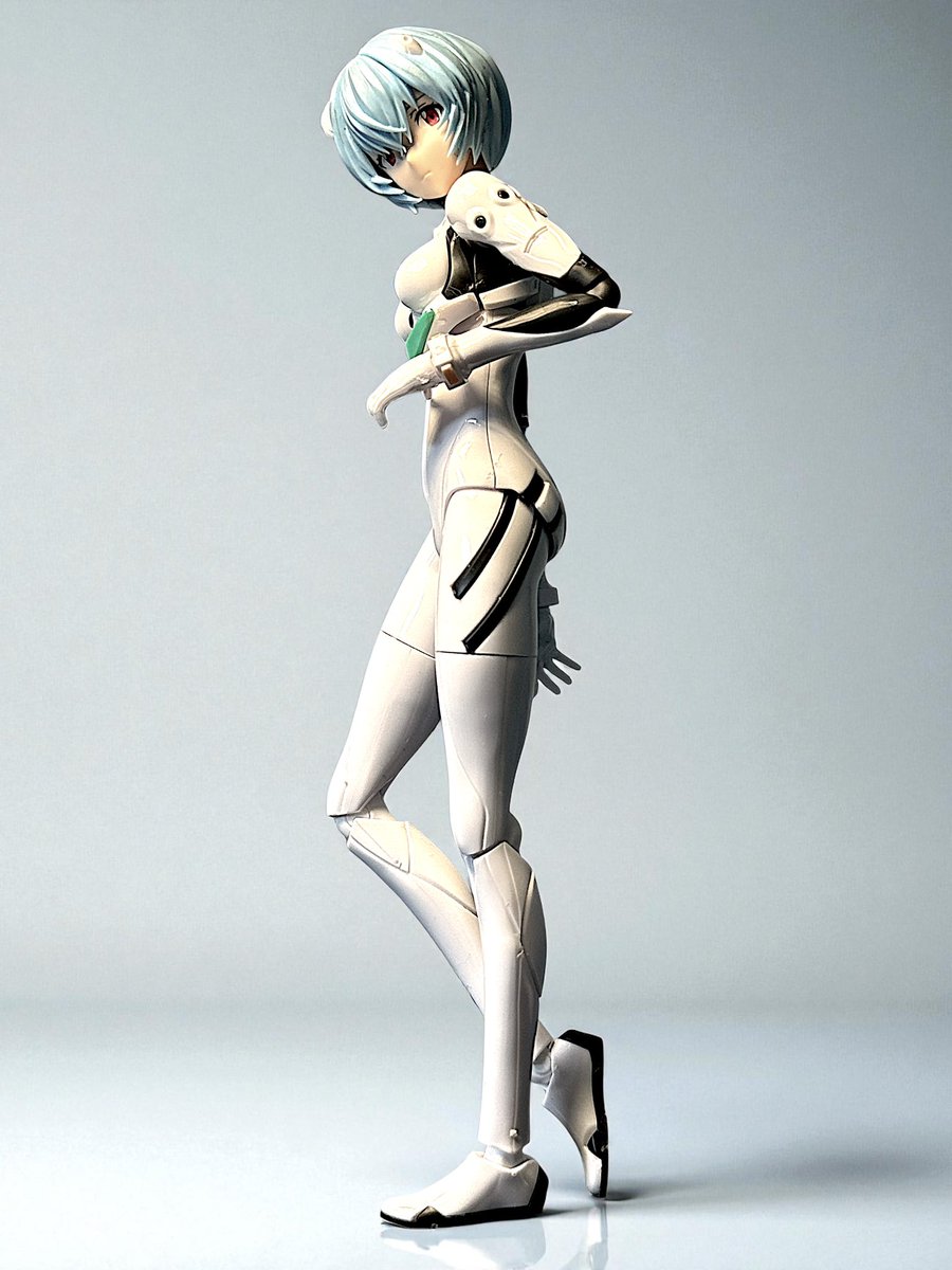 30MP 綾波レイ(プラグスーツVer.)完成

髪だけ少し塗装しています。

ポーズは普段のさりげない感じと、違和感なく綾波レイに見えるように、を心がけ、構図など工夫してみました。

#プラモデル #30MP #綾波レイ