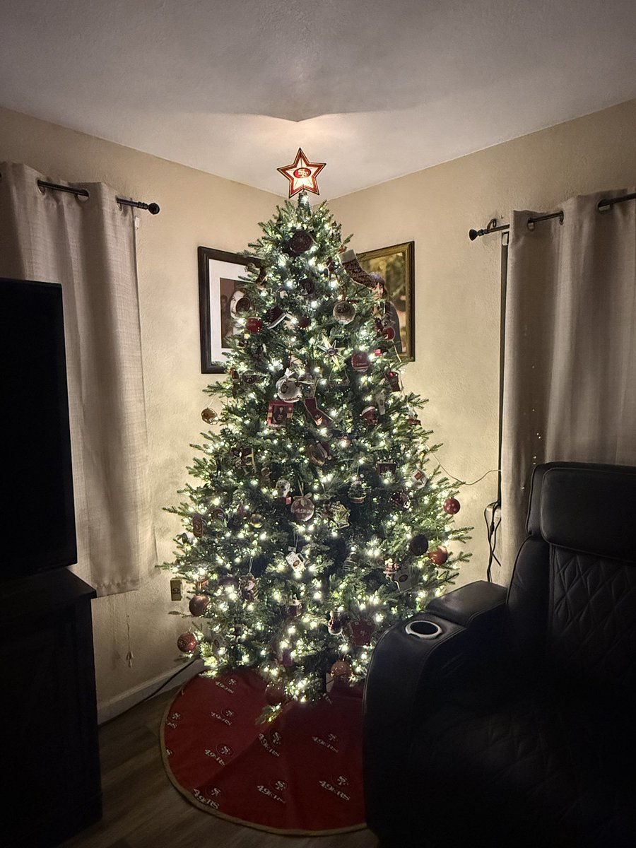 MissMonica49's tweet image. Every year our Niners play better once my Faithful tree is up so you’re welcome #FTTB 🎄🏈