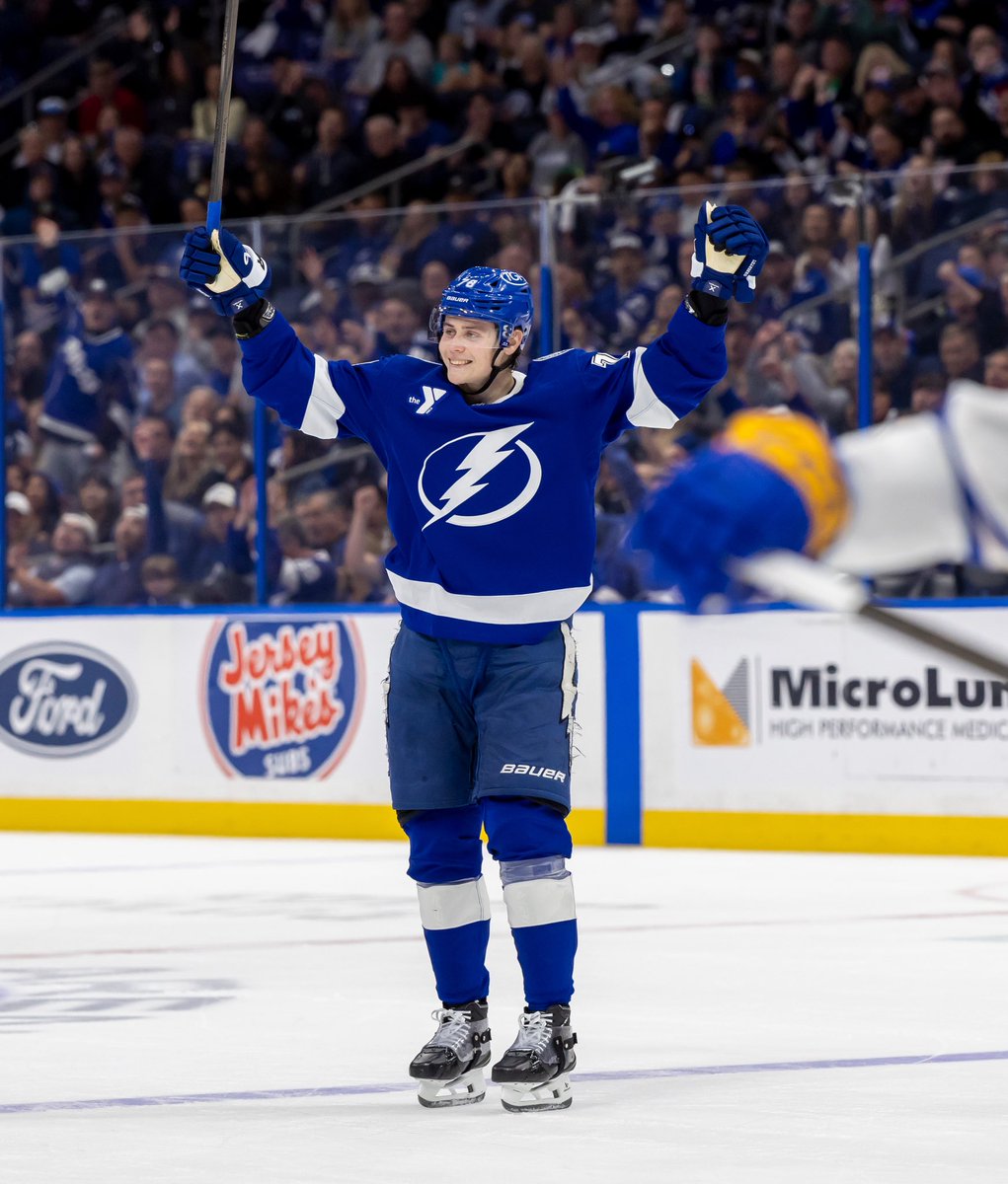 LILLY: With his first point of the 2025-26 season, <a href="/TBLightning/">Tampa Bay Lightning</a> D Emil Lilleberg now has 25 career points to break a tie with Patrick Thoresen for 3rd all-time in NHL scoring among Norwegian-born players.

Lilleberg, fresh off a 19-point season, is the only D-man in the top 5.