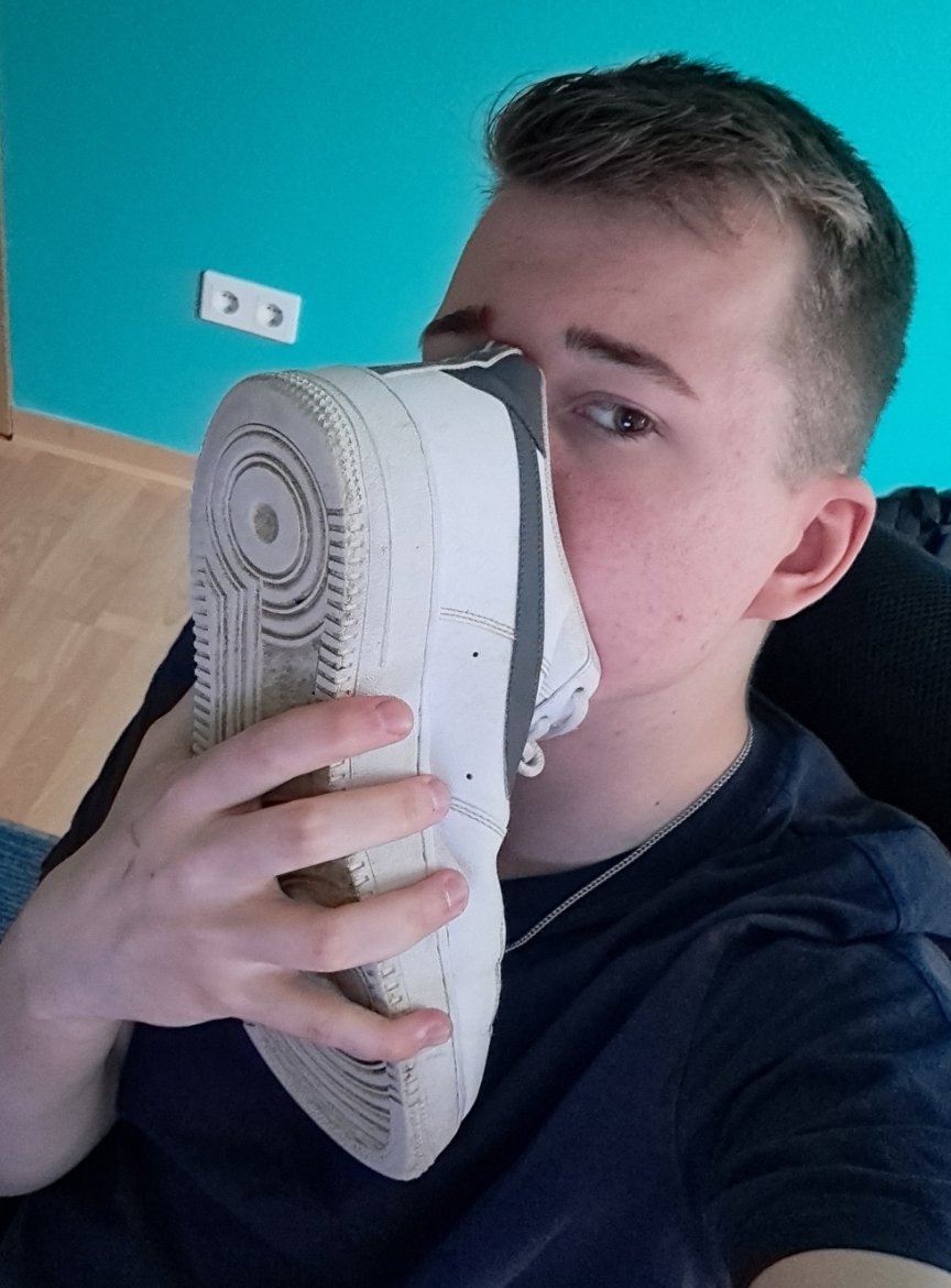 Let me sniff it 👟🤤