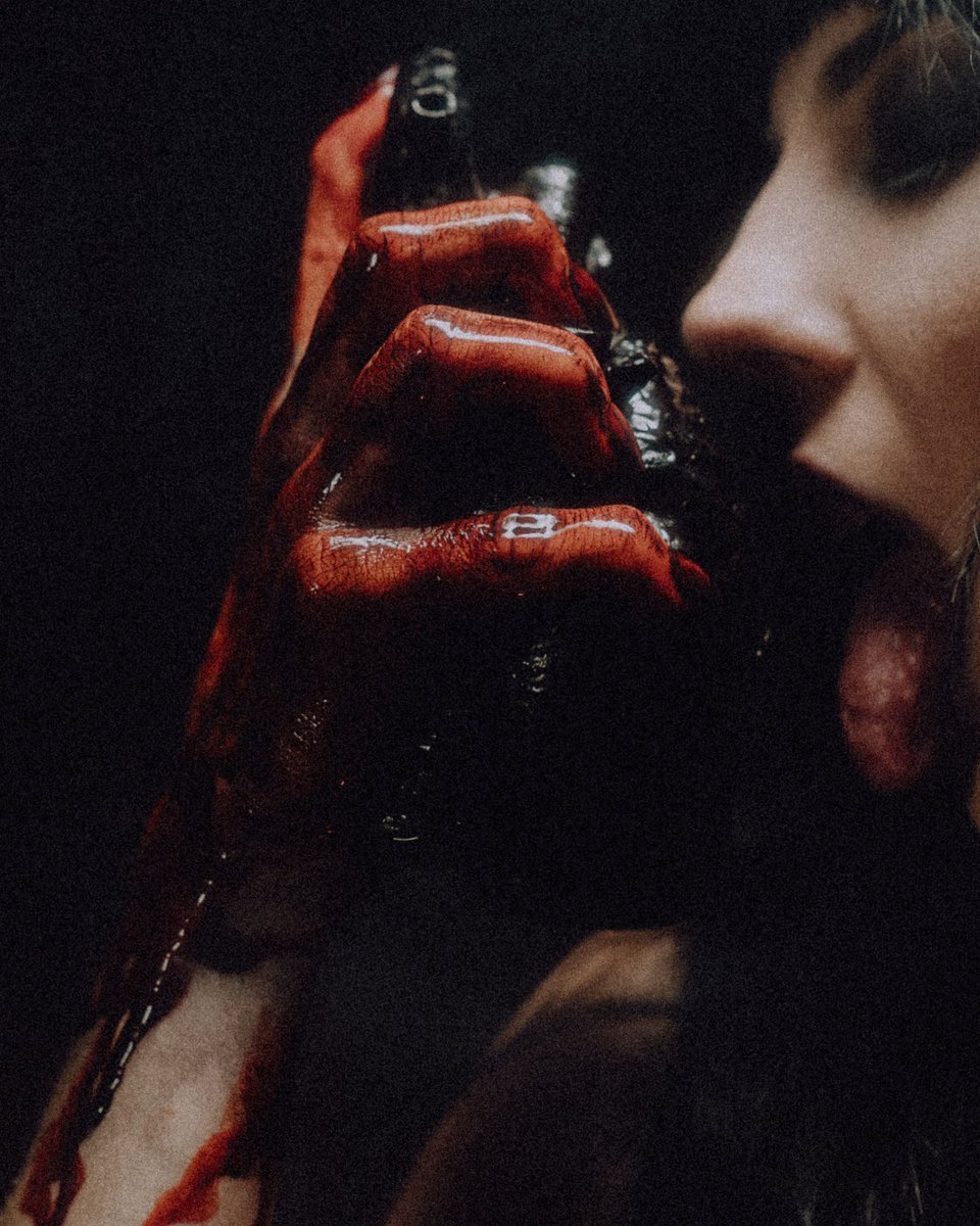 I had my bestie model for me and I love how they came out 🖤
Model: Jes Whitfield 
Photos by me ✨