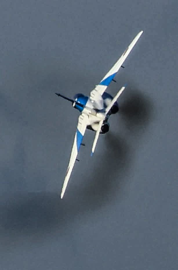 ohmagari84's tweet photo. 2025/11/02
入間基地航空祭展開
4番機上げるの忘れてました〜

#ブルーインパルス 
#松島基地 https://t.co/3p6IF6shZv