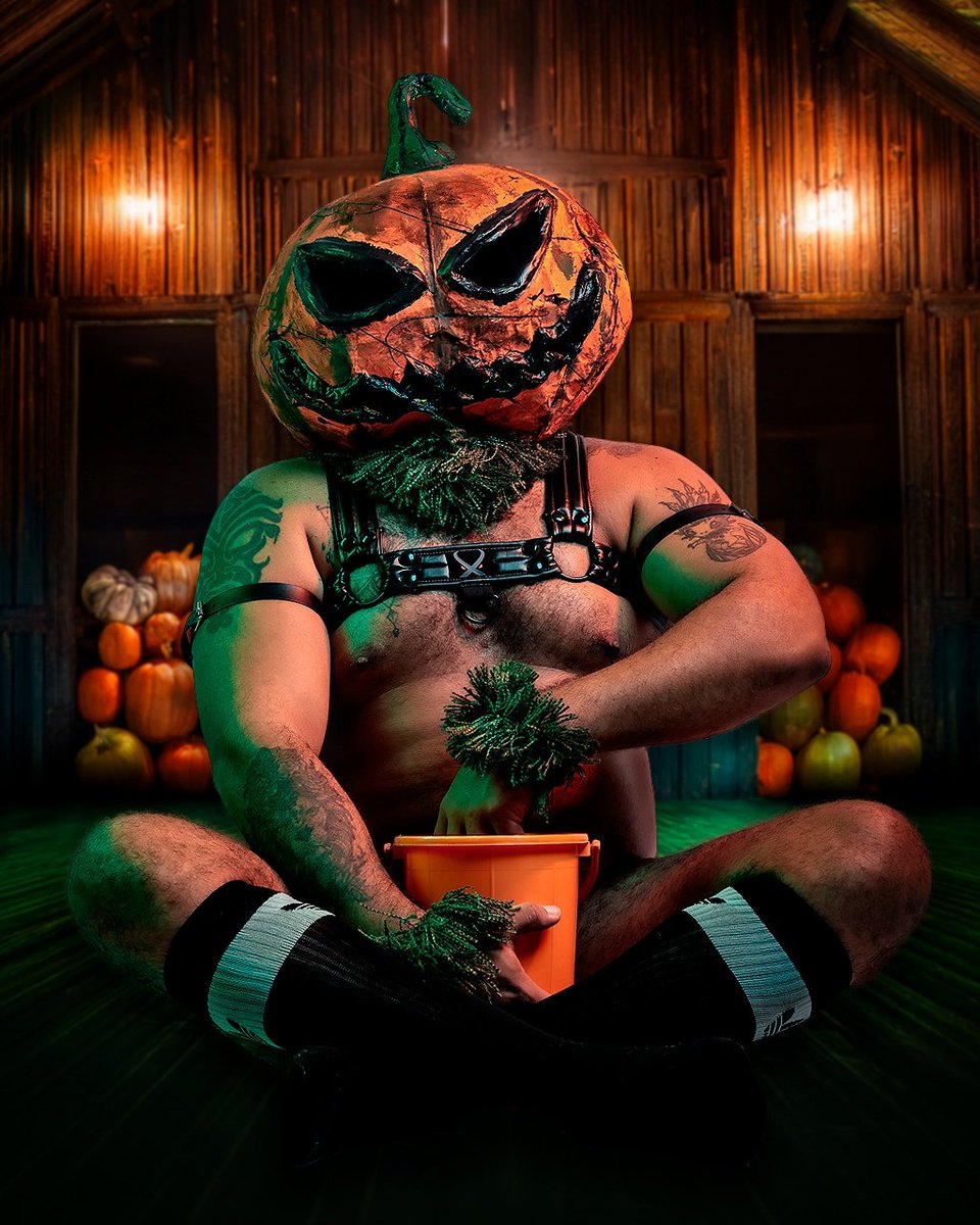 BigRojito's tweet photo. Between sweets and scares, I prefer furry hugs and intense kisses 🐻🔥
A night of magic, mystery and bodies that warm the soul

#GayBears  #BearLove 
#BearLovers #BearSeason #OsosLatinos  #HalloweenGay #GayMexico  #PrideBears #HotBears #LGBTLatino #ChubbyIsSexy #FurryLove https://t.co/VPfdqRaCRN