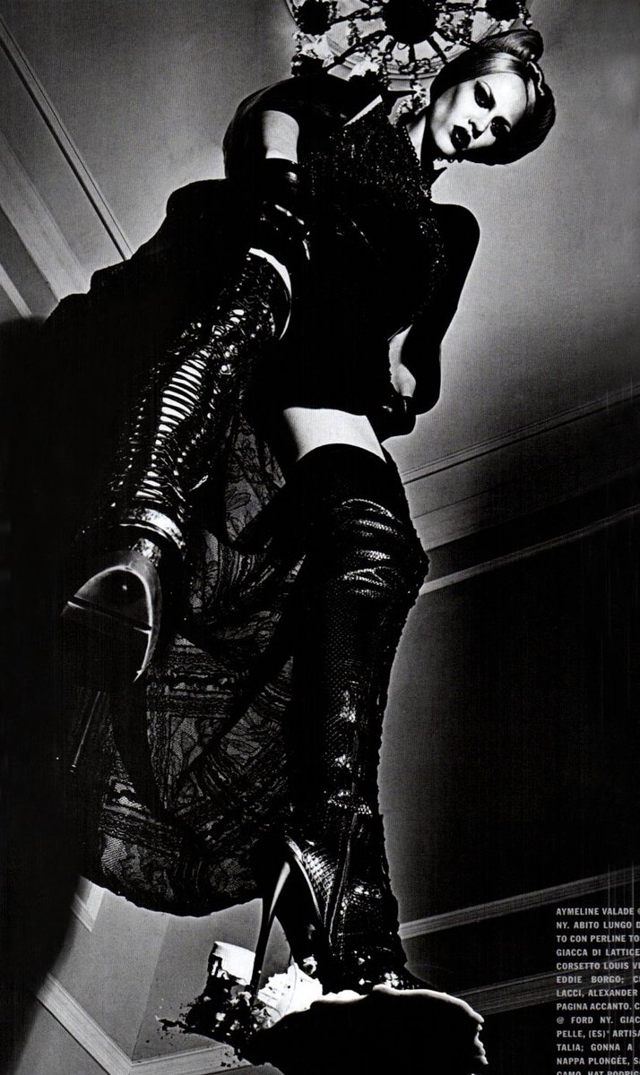 ByAraki's tweet photo. Inspired by “A Point of View”, Steven Klein &amp; Patti Wilson for Vogue Italia, September 2011. https://t.co/xseJy4uwei