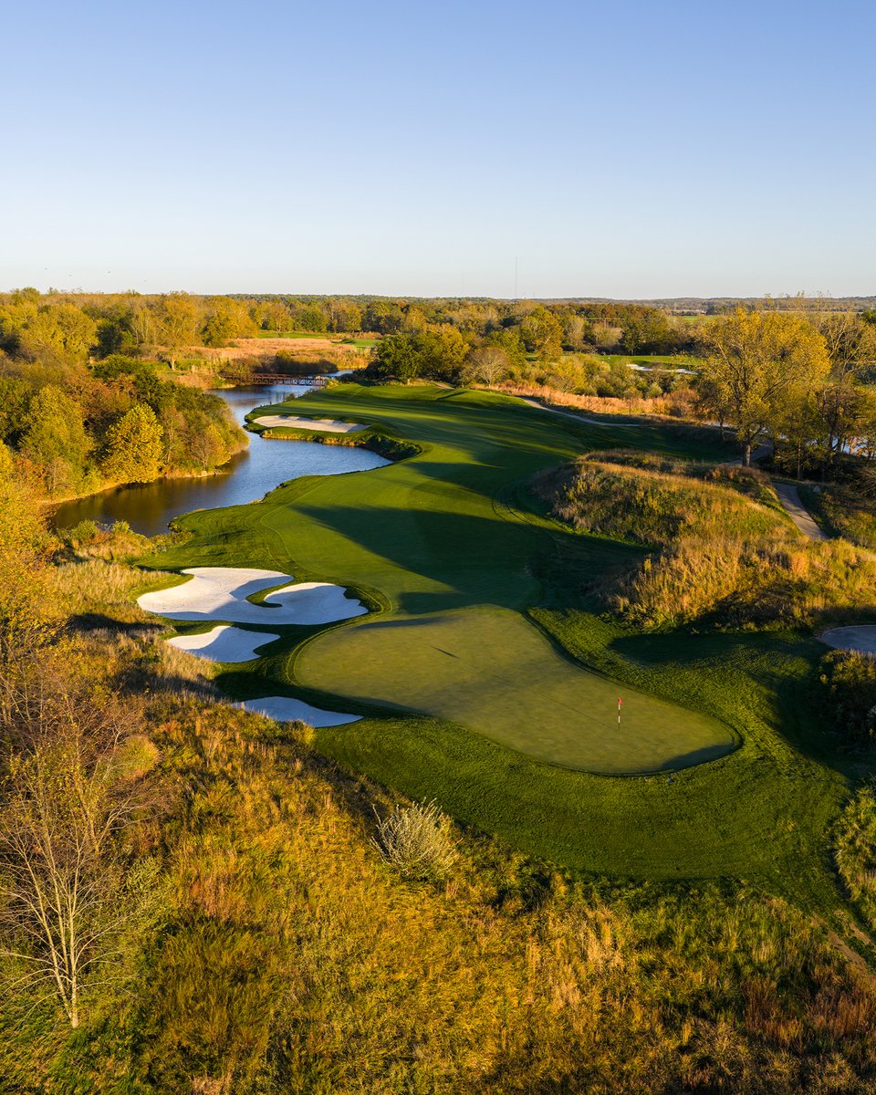 Testing every facet of your golf game, <a href="/GolfVNGC/">Victoria National</a> is not for the faint of heart. If the green complexes don’t get you, the 500 million gallons of water will.
🔗: bit.ly/3WYCXZi