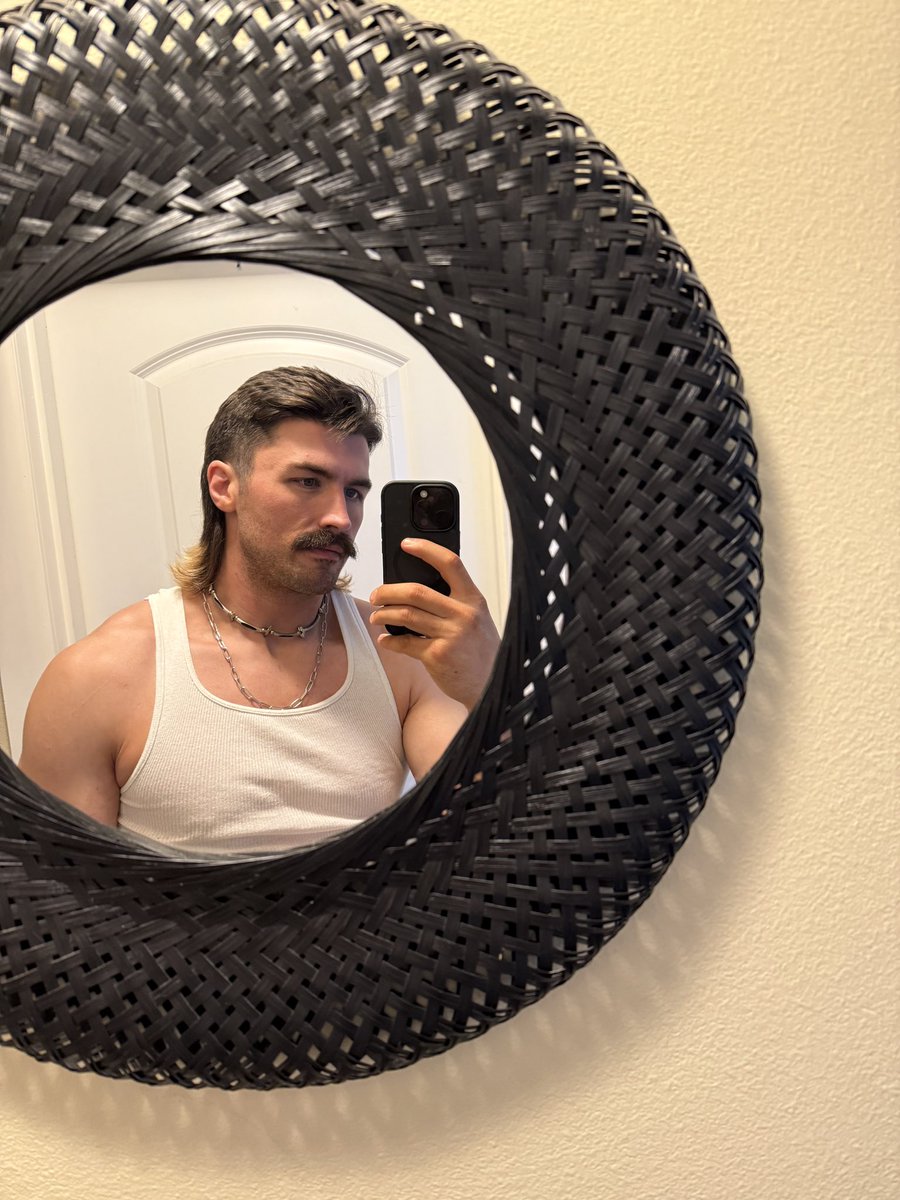 stevenbradleypw's tweet image. Sat down in the barbers chair and said to give me the “white boy of the year” cut