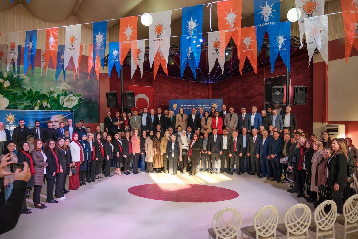 MericAkParti's tweet photo. 📍 Edirne Genişletilmiş İl Danışma Meclisi

AK Parti Teşkilat Başkan Yardımcımız, MKYK Üyemiz Sn. Haydar Ali Yıldız’ın katılımlarıyla gerçekleştirilen Edirne Genişletilmiş İl Danışma Meclisi Toplantısına, AK Parti Meriç İlçe Başkanlığı ve Kadın Kolları olarak katılım sağladık. https://t.co/Q48wj8GgQK