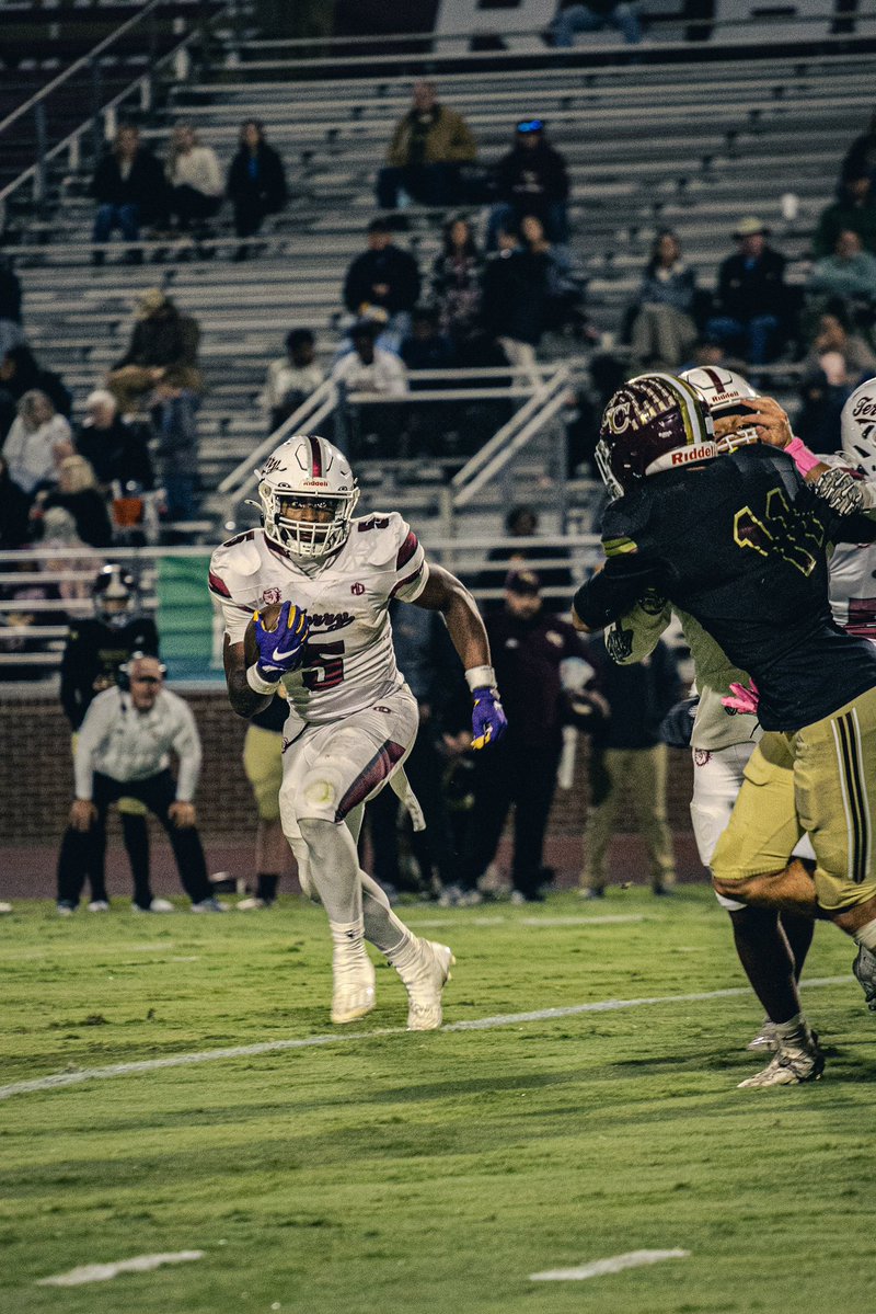 hudl.com/v/2T7s1D
19 carries/172 yards 2 Rec/44 yards All purpose 216 yards with 3 TD’S🧑🏾‍🍳🧑🏾‍🍳 
<a href="/CoachBenson12/">Antonio Benson</a> <a href="/coachthig2/">Coach Kris Thigpen</a> <a href="/coachcarter52/">Coach J. Carter</a> <a href="/coachbrenson85/">Coach Brenson</a> <a href="/Coach_Jwashingt/">Coach Washington</a> <a href="/shayhodge3/">Shay Hodge™</a> <a href="/MacCorleone74/">Rion (Ree-un) Young</a>