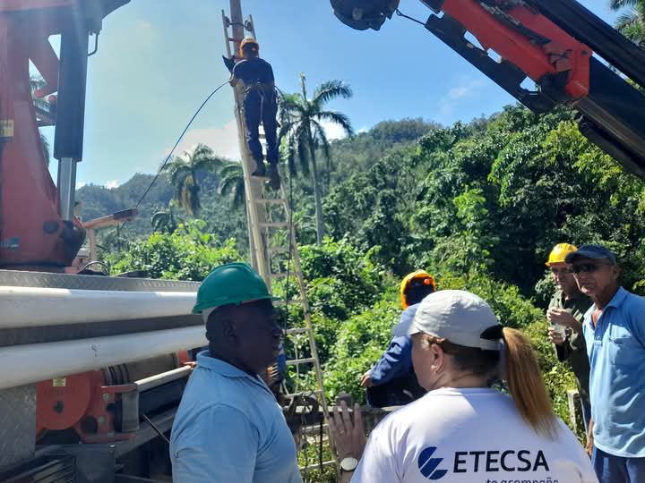 Visita <a href="/taniavel76/">Tania Velazquez</a>, presidenta ejecutiva de <a href="/ETECSA_Cuba/">ETECSA</a>, Guisa en Grana donde trabajan unidos en la recuperación ETECSA_Cuba Granma ETECSA_Cuba #SanctiSpíritusEnMarcha  #EtecsaGuisa
<a href="/MayraArevich/">Mayra Arevich Marín 🇨🇺</a> 
<a href="/DeivyPrezMartn1/">Deivy Pérez Martín</a> 
<a href="/AlexisLorente74/">Alexis Lorente Jiménez</a>