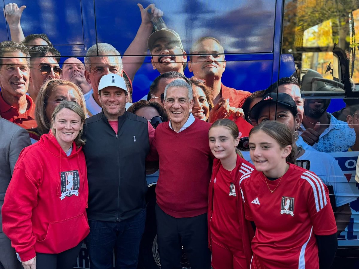 Jack4NJ's tweet image. Incredible energy today in Middletown, Monmouth County! 
You can feel it — New Jersey is ready for change! 🇺🇸

More than 50% of people agree: we’re on the wrong track, and in just over 48 hours, we’re going to prove it. This movement is growing by the day, and the message will be…