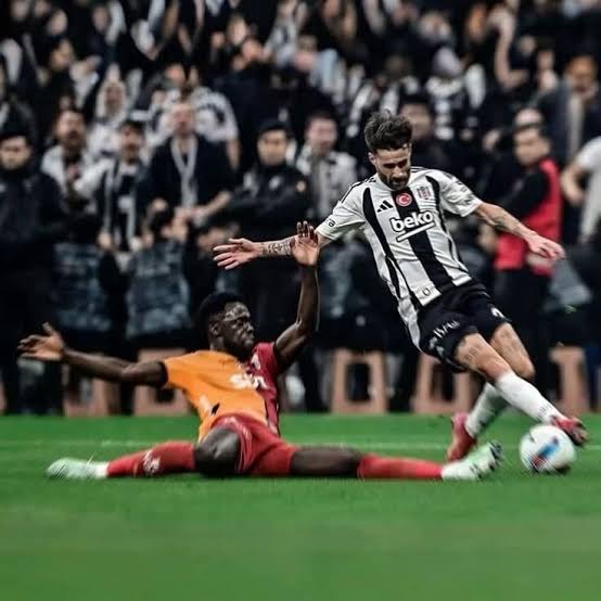 Size acı bir şey daha diyeyim mi? Şampiyonluk göremediği bir Beşiktaş kariyeri olacak. İçimiz hep buruk kalacak çok yanlış zamanda geldiği için.