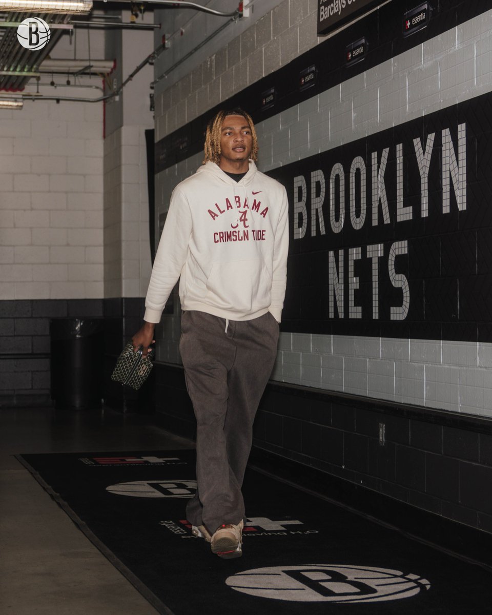 BrooklynNets's tweet image. .@NoahClowney showin&apos; some school spirit 🐘
