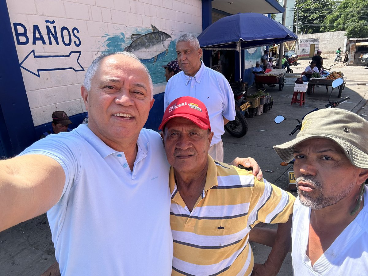 Mis amigos de la plaza del pezcado en el mercado público <a href="/Valledupar_Col/">Valledupar</a>, están a muerte con el gbno <a href="/petrogustavo/">Gustavo Petro</a>, palabras textuales de ellos “no hay que dejar que vuelva la derecha, a ellos no les duelen los pobres”
