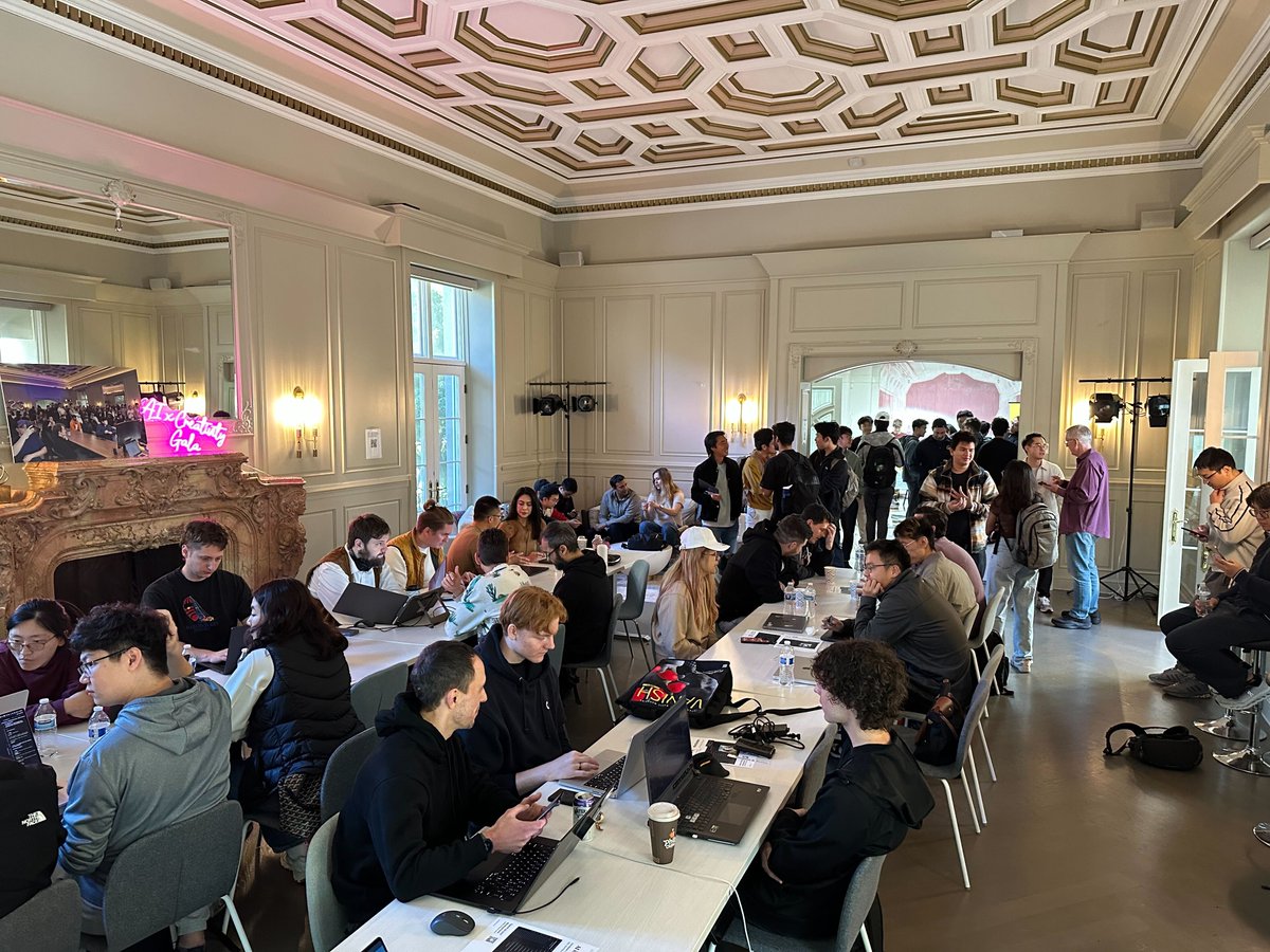 🖥️ Hackathon vibes at <a href="/agihouse_org/">AGI House</a>  yesterday! 
<a href="/qi_zhengyang/">Zhengyang Qi</a>  joined builders to explore self-evolving AI agents and shared insights from Snorkel’s latest paper, “Automating Benchmark Design.” 

Big thanks to Weights &amp; Biases , <a href="/CoreWeave/">CoreWeave</a>, and <a href="/firecrawl_dev/">Firecrawl</a> for powering an