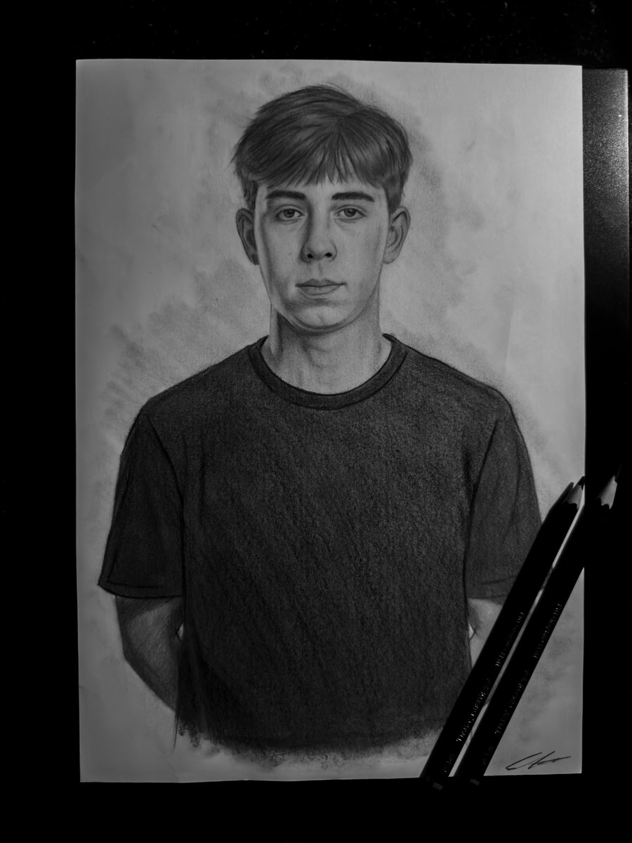 Arkadjewitsch's tweet image. Realistic pencil drawing of @Merstach ✏️
 3x FNCS Champion🏆

I’d be super happy about your support ❤️
@gentlemates @FNCompetitive