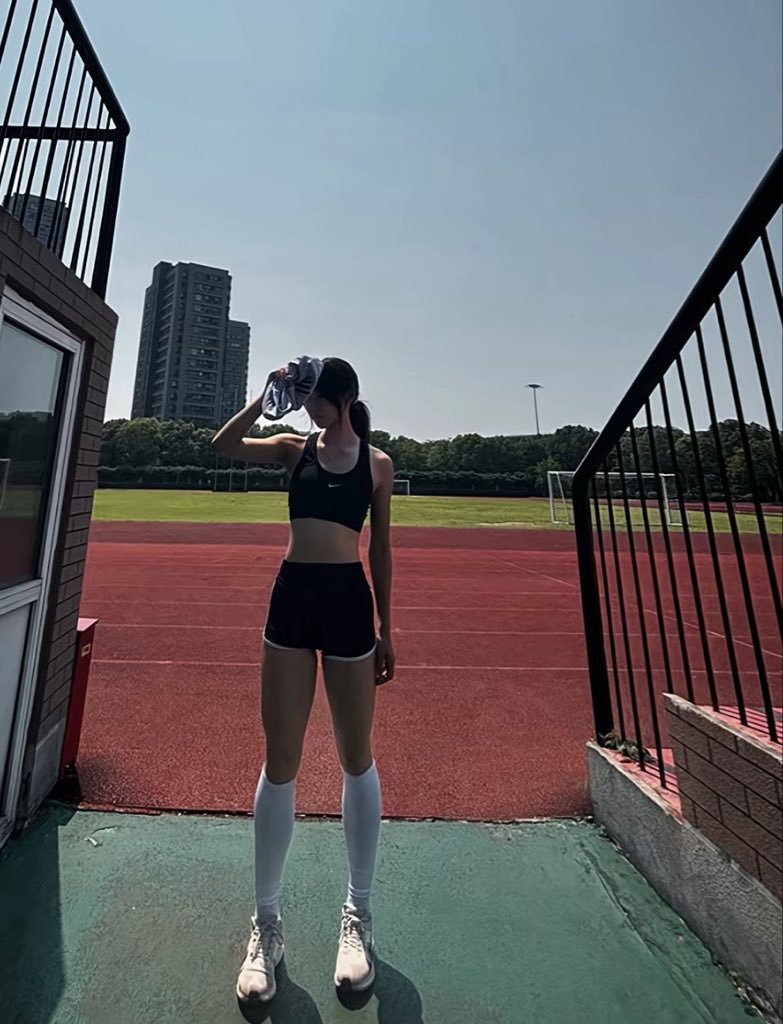 精肤（出女体育生原味） tweet media