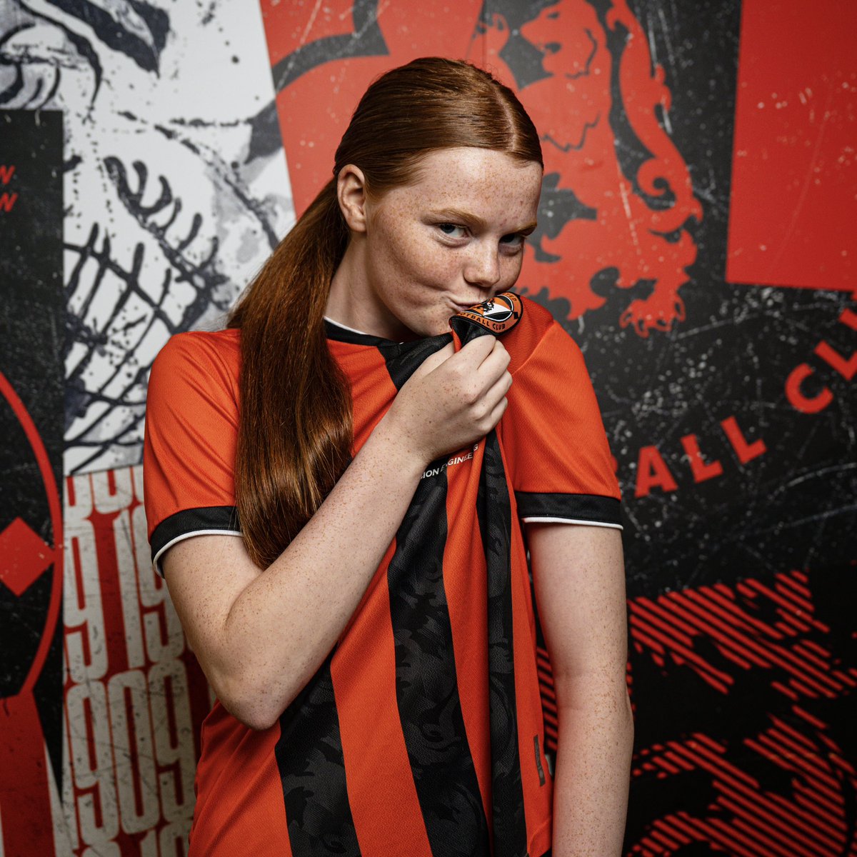 DundeeUnitedFCW's tweet photo. 51’ | GOAL!

Callie Bowman is slipped in on goal and she nestles the ball in the bottom corner.

🔵 3️⃣-1️⃣ 🍊 | #DUFCW https://t.co/mZIPxpVudp