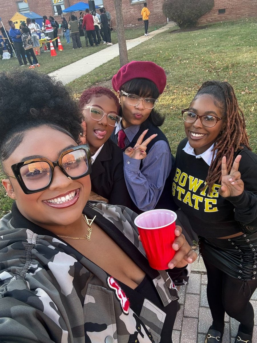 AuzsaBoo's tweet image. Homecoming Day 3  just touched down where it all began 💛 Nothing like being back home, surrounded by good vibes, good people, and even better memories 🖤 #BSU #Homecoming #GoodEnergy