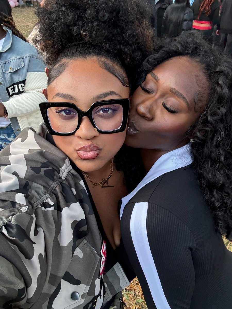 AuzsaBoo's tweet image. Homecoming Day 3  just touched down where it all began 💛 Nothing like being back home, surrounded by good vibes, good people, and even better memories 🖤 #BSU #Homecoming #GoodEnergy