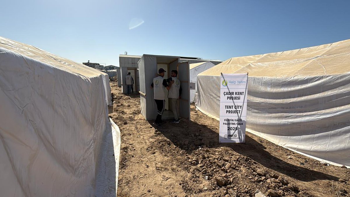 Gazze'de çadır kent çalışmamız alt yapı çalışmalarıyla devam ediyor! 
Gazze'de kurduğumuz çadır kentte, insanların daha insani ve sağlıklı şartlarda yaşaması için altyapı çalışmalarımızı hızlandırdık.
✅ Tamamlananlar: Hayırseverlerimizin desteğiyle çadırların yüzde 70 lik bir