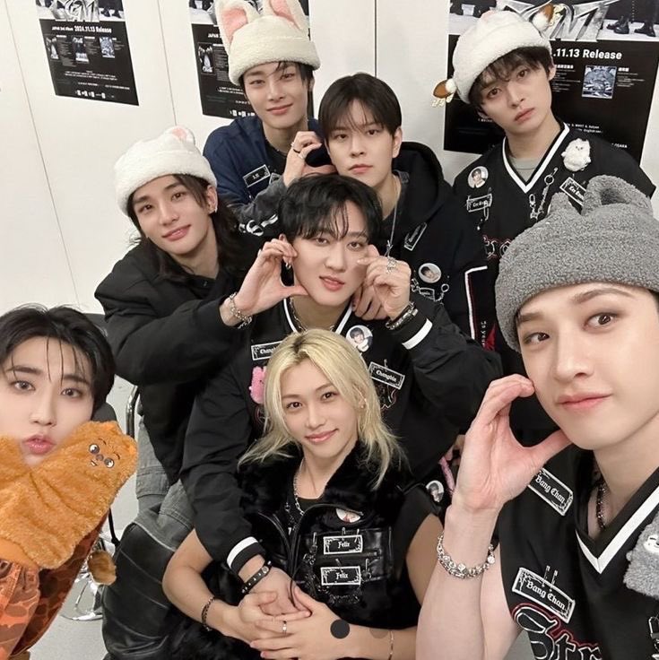 unfavlix's tweet image. 1 RT= 1 VOTE 
1 REPLY = 1 VOTE

I vote for #StrayKids on #2025MAMAVOTE