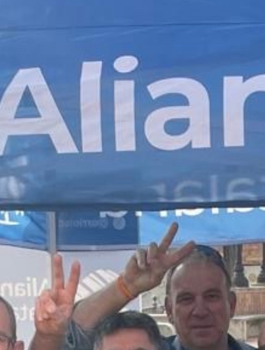 Basadíssim aquest Josepmaria que ha anat amb la rojigualda a una paradeta d’Alianza Castellana: