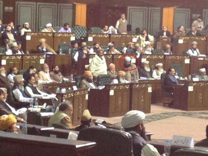 مولانا فضل الرحمٰن کے خلاف بولنا آسان ہے،
مگر ان کے جیسا کردار، استقلال اور سیاسی تدبر دکھانا کسی کے بس کی بات نہیں

#ملت_کا_پاسبان_مولانا