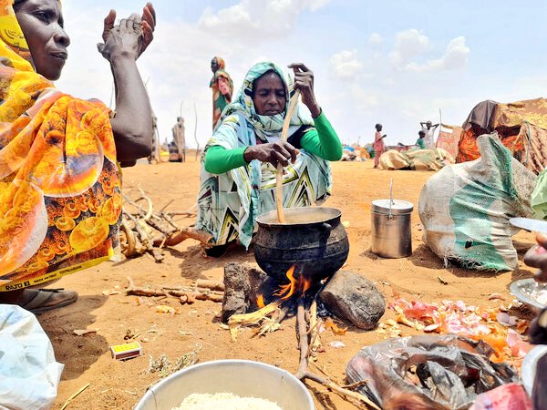ورا جرايم السودان في ناس هني نفسُن يلي بالقرن الخمستعش كانوا يستعبدوا السّود ويخلّوهن يشتغلوا ببلاش، وهلق متخَبّيين ورا تياب الحداثة والحضارة الجديدة، وعم يستعملوا هالسّود نفسُن ليغطّوا جرايم إسرائيل بغزّة.
#مجزرة_الفاشر
