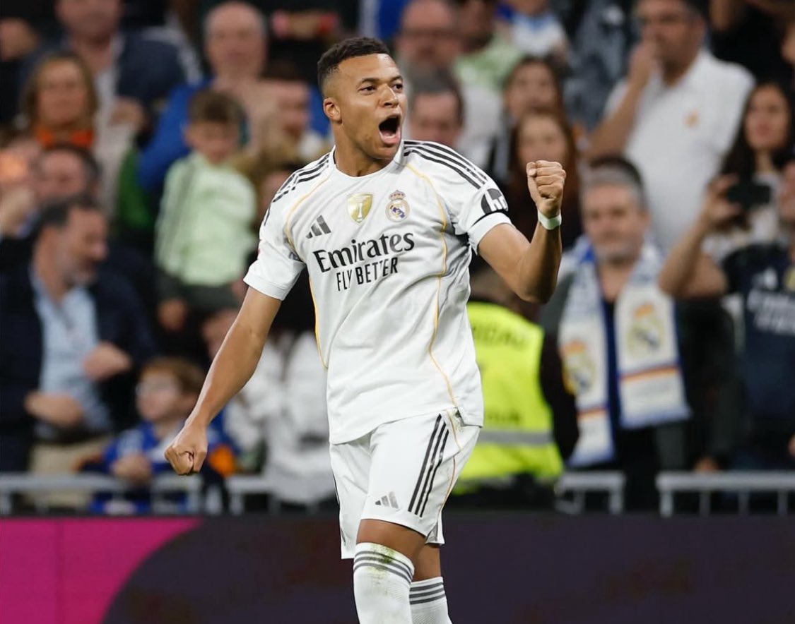 Mario___RM's tweet image. A 2 de noviembre Mbappé y Haaland llevan 13 goles en sus ligas.

El fútbol estaba en su peor momento cuando Lamine Yamal casi gana el Balón de Oro con 9 goles en una Liga entera.