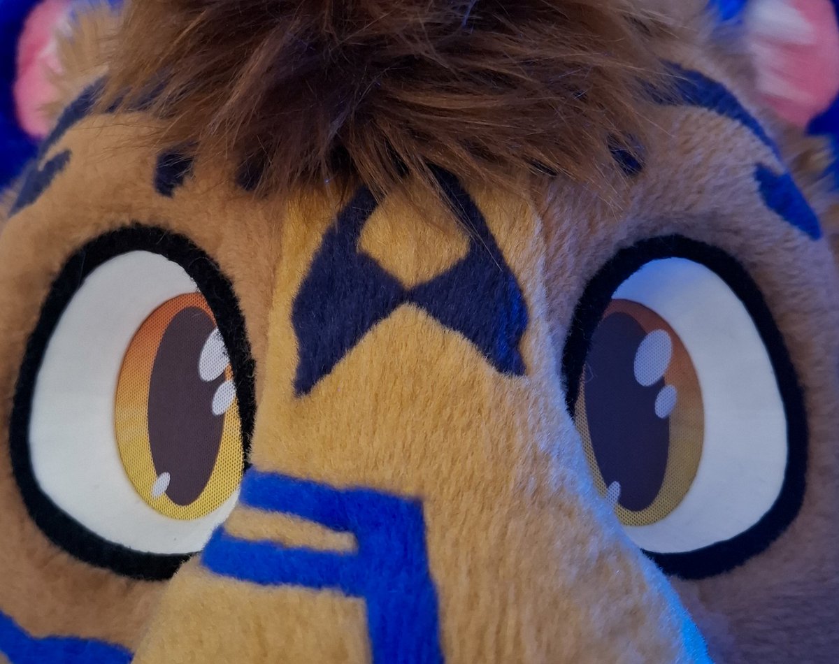Something fluffy is coming… are you ready? 👀

#fursuit #furry