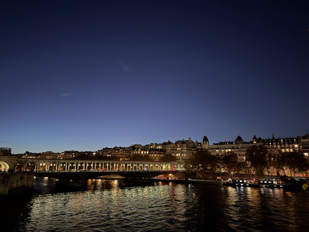 jm (@jalzatev) on Twitter photo 