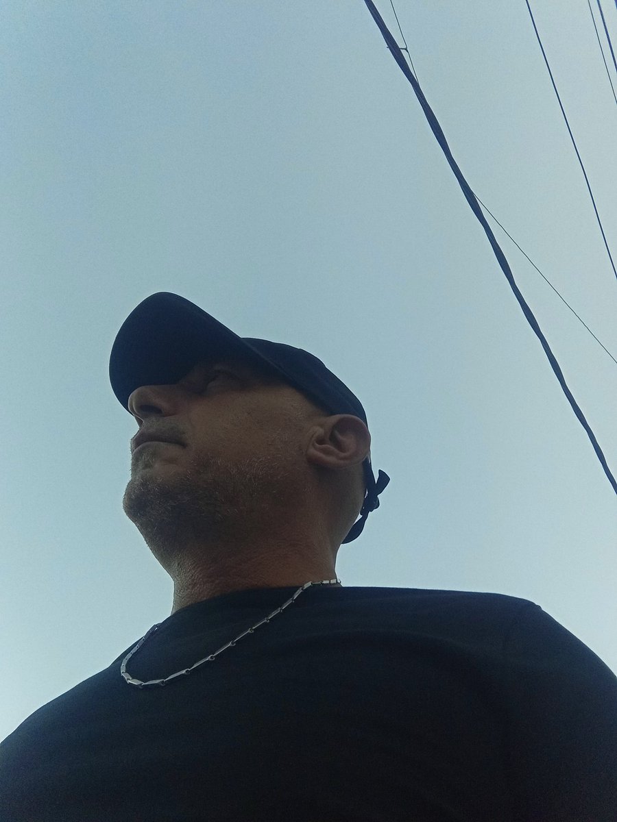 من يقصد كتابة انتصاره المخادع بدماء أبناءه
لن يأسف على بلد يعتبره منقوص الولاية
ربيع لبنان يشبه ربيع سوريا لن يزهر إلا بعد خراب مرير
أي صمود على اللبنانيين الرافضين للتبعية أن يجربوه حتى تصبح يومياتهم تشبه أحلامهم النظيفة