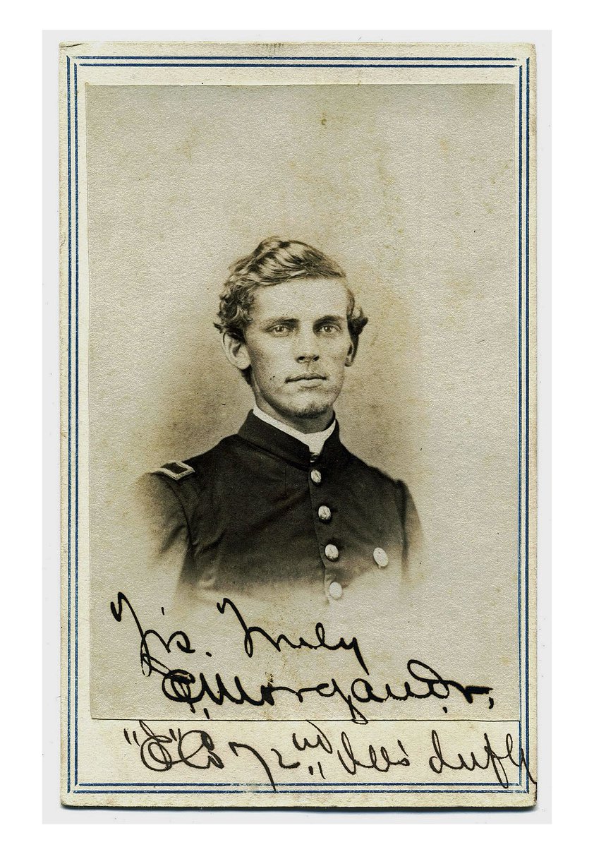 #VintageMen
A man in uniform 🩷