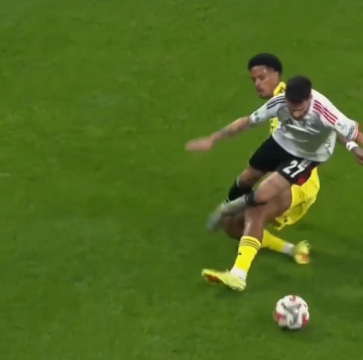 Sorun Orkun’un kırmızı kart yemesi değil Oosterwolde’nin bu pozisyonda sarı kart dahi yememesi işte Türk futbolu bu…