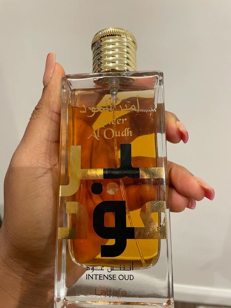 Imagine a dry sweet wood with smoked vanilla and sugar but in the lightest way possible! This fragrance is a soft unisex oud! It's warm,cozy, a touch gourmand very much giving Habibi I just got back from Dubai. 
🏷️35,000
📍 Owerri, Imo State.
Delivery is nationwide.
<a href="/nosafk/">Tweeter_Headmaster 🇮🇹🇳🇬⚫⚪</a>