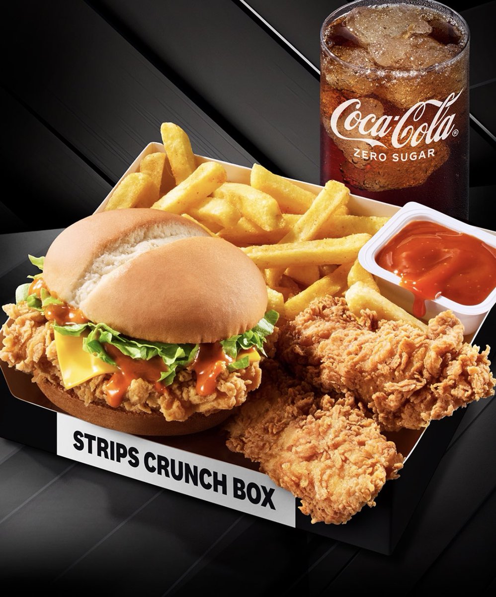 Nique1Tall's tweet image. What I ordered            vs  What I got 

@KFCSA my doll please 😕😕😕

Lately they don’t even give us tomato sauce and the spice. Yhoo hhay sana